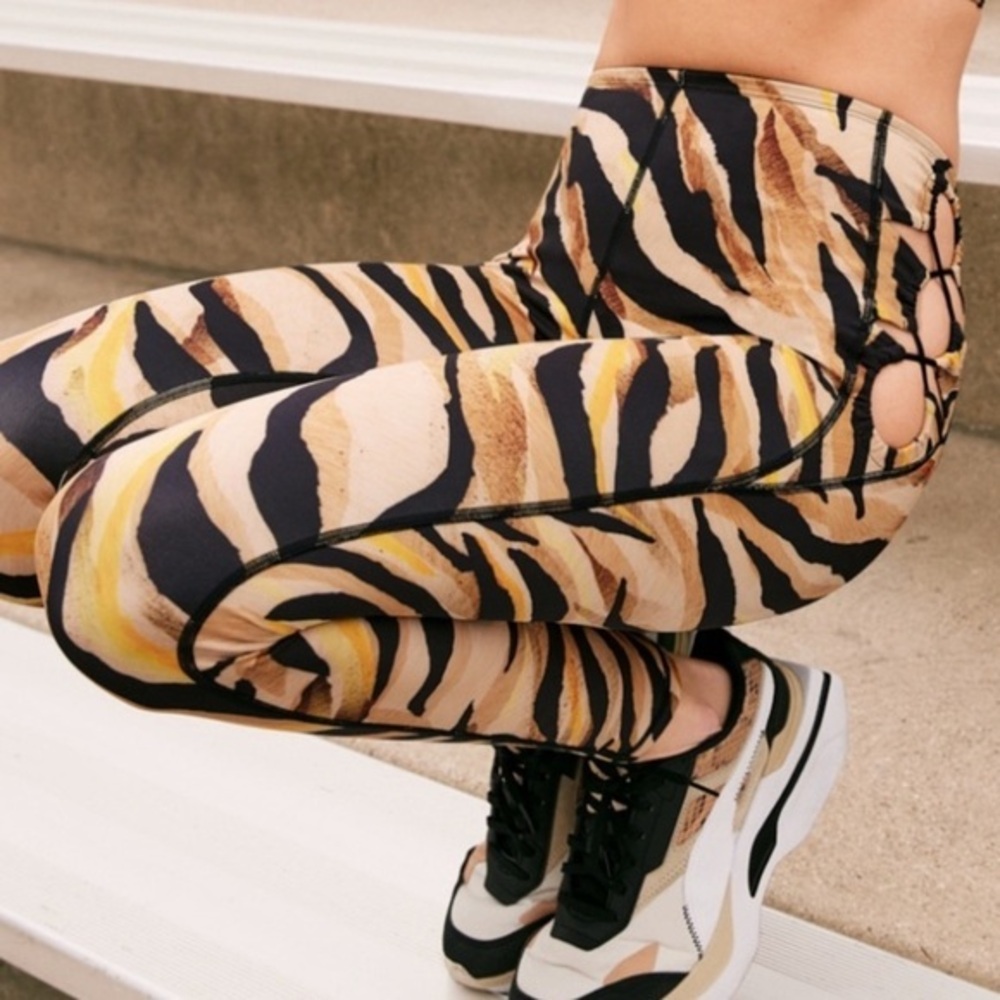 Savage x Fenty Wildcat Tiger Stripe High Rise Cut-Out Leggings in size Small